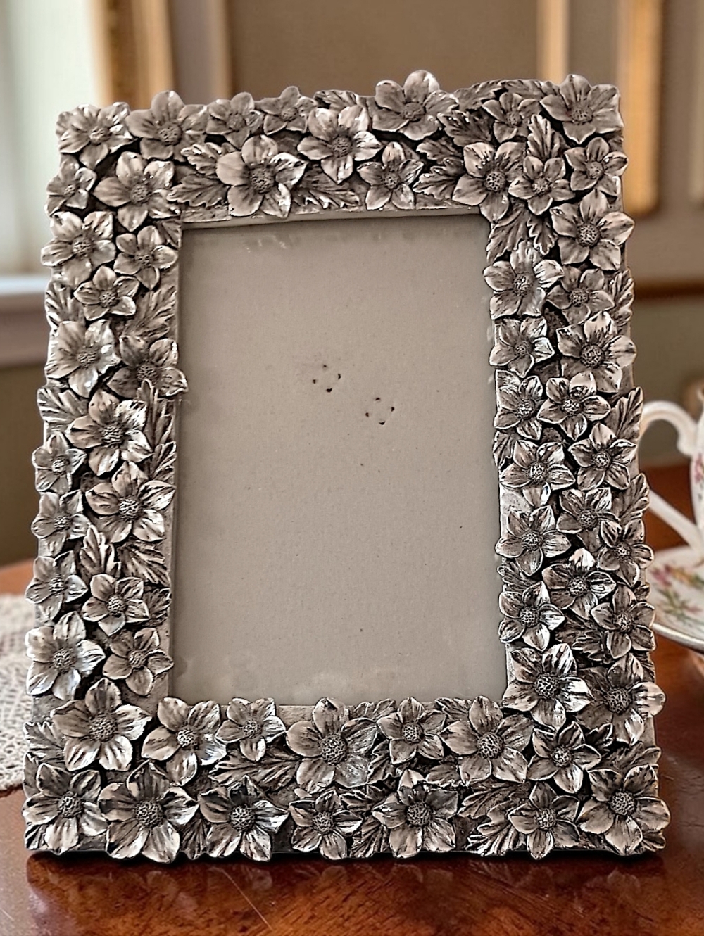 Vtg Applied Floral‎ Picture Frame Silver Tone Resin Flower Photo Frame Cottage
